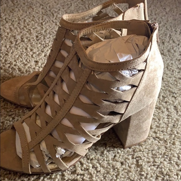 Shoes - Picture 3 of 4